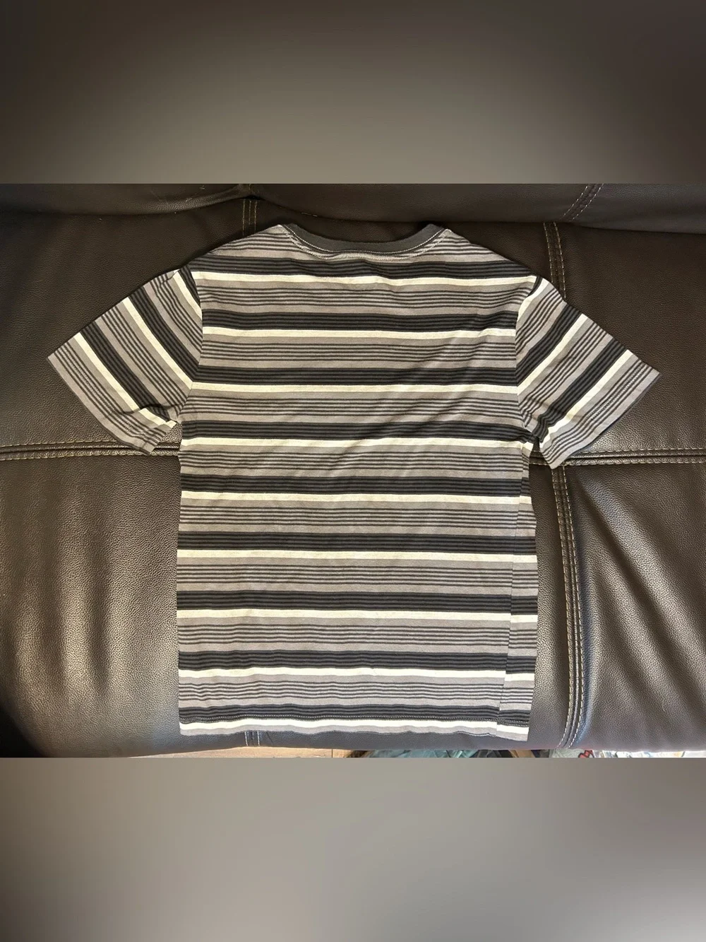 Old Navy Striped T-Shirt. Boys‎ M 8.